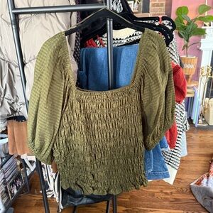 Old Navy Olive Green cropped scrunchy puff sleeve top